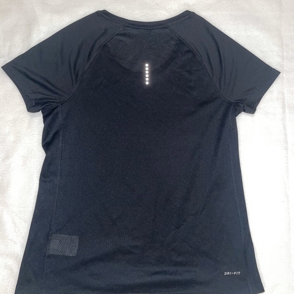 Nike Black athletic short sleeve shirt - Picture 2 of 2
